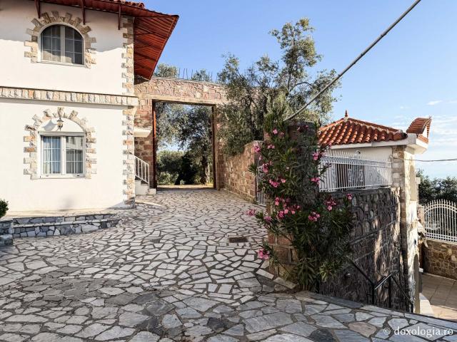 Florile de la Mănăstirea „Sfântul Rafail” din Insula Lesvos