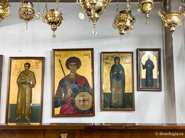 Paraclisul unde se află se închinare moaștele Sfinților Mucenici Rafail, Nicolae și Irina din Lesvos