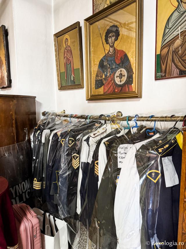 Paraclisul unde se află se închinare moaștele Sfinților Mucenici Rafail, Nicolae și Irina din Lesvos
