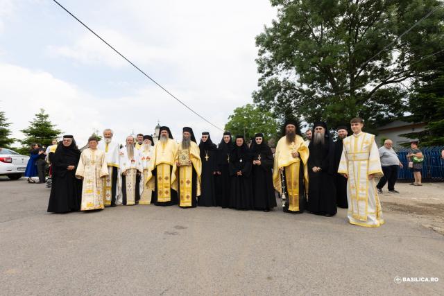 Priveghere la Mănăstirea Pasărea în ajunul canonizării locale ale Sfintelor Cuvioase Elisabeta și Filofteia