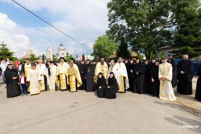 Priveghere la Mănăstirea Pasărea în ajunul canonizării locale ale Sfintelor Cuvioase Elisabeta și Filofteia