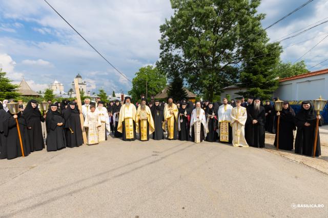 Priveghere la Mănăstirea Pasărea în ajunul canonizării locale ale Sfintelor Cuvioase Elisabeta și Filofteia