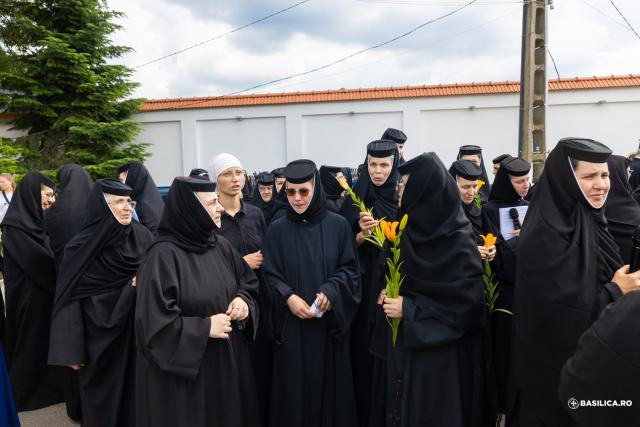 Priveghere la Mănăstirea Pasărea în ajunul canonizării locale ale Sfintelor Cuvioase Elisabeta și Filofteia