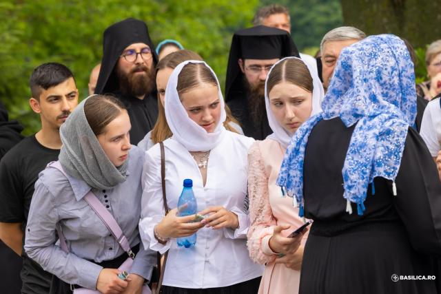 Priveghere la Mănăstirea Pasărea în ajunul canonizării locale ale Sfintelor Cuvioase Elisabeta și Filofteia