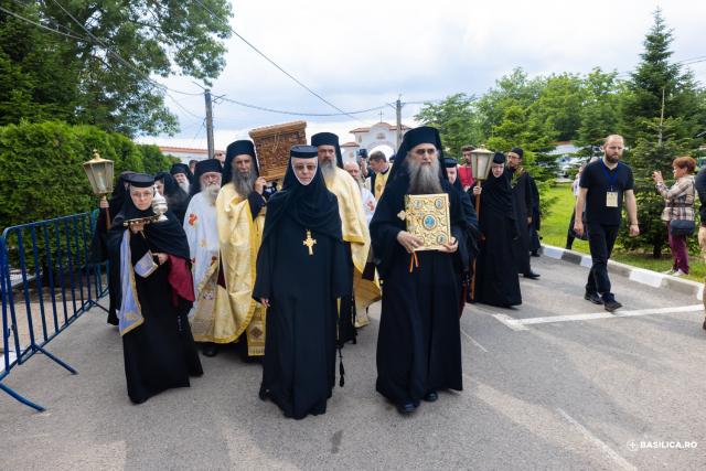 Priveghere la Mănăstirea Pasărea în ajunul canonizării locale ale Sfintelor Cuvioase Elisabeta și Filofteia