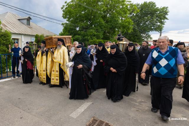 Priveghere la Mănăstirea Pasărea în ajunul canonizării locale ale Sfintelor Cuvioase Elisabeta și Filofteia