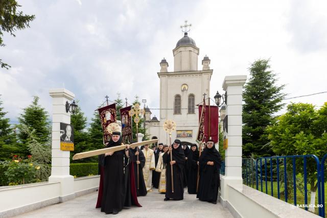 Priveghere la Mănăstirea Pasărea în ajunul canonizării locale ale Sfintelor Cuvioase Elisabeta și Filofteia