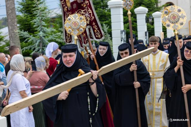 Priveghere la Mănăstirea Pasărea în ajunul canonizării locale ale Sfintelor Cuvioase Elisabeta și Filofteia