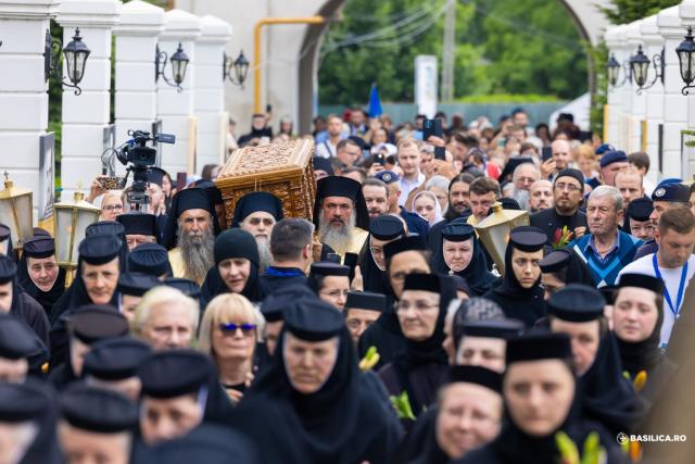 Priveghere la Mănăstirea Pasărea în ajunul canonizării locale ale Sfintelor Cuvioase Elisabeta și Filofteia