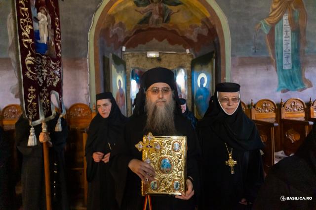 Priveghere la Mănăstirea Pasărea în ajunul canonizării locale ale Sfintelor Cuvioase Elisabeta și Filofteia