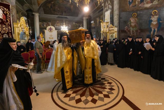Priveghere la Mănăstirea Pasărea în ajunul canonizării locale ale Sfintelor Cuvioase Elisabeta și Filofteia