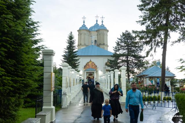 Priveghere la Mănăstirea Pasărea în ajunul canonizării locale ale Sfintelor Cuvioase Elisabeta și Filofteia