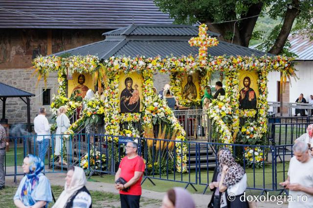 Priveghere în cinstea Sfinților Cuvioși Cleopa și Paisie la Catedrala Arhiepiscopală din Suceava