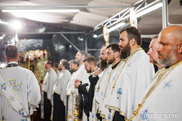 Priveghere în cinstea Sfinților Cuvioși Cleopa și Paisie la Catedrala Arhiepiscopală din Suceava