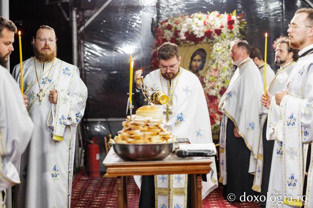 Priveghere în cinstea Sfinților Cuvioși Cleopa și Paisie la Catedrala Arhiepiscopală din Suceava