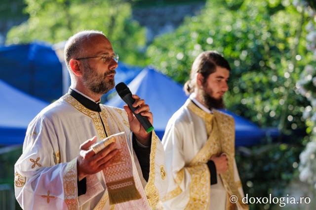 Priveghere la Mănăstirea Râmeț în cinstea Sfintei Cuvioase Filotimia