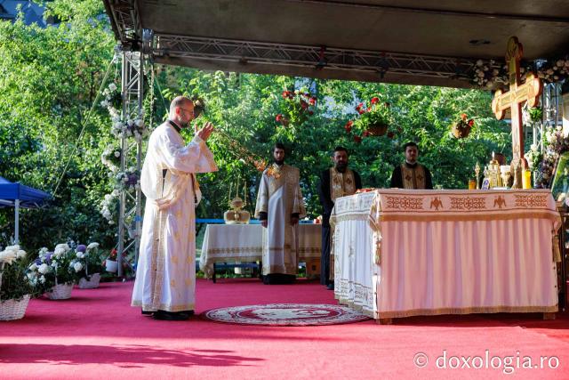 Priveghere la Mănăstirea Râmeț în cinstea Sfintei Cuvioase Filotimia
