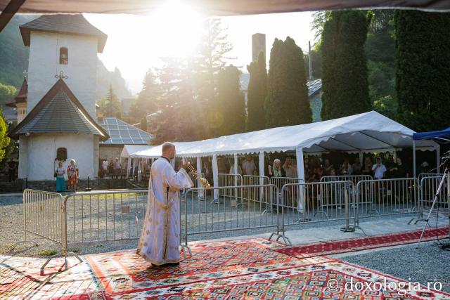 Priveghere la Mănăstirea Râmeț în cinstea Sfintei Cuvioase Filotimia