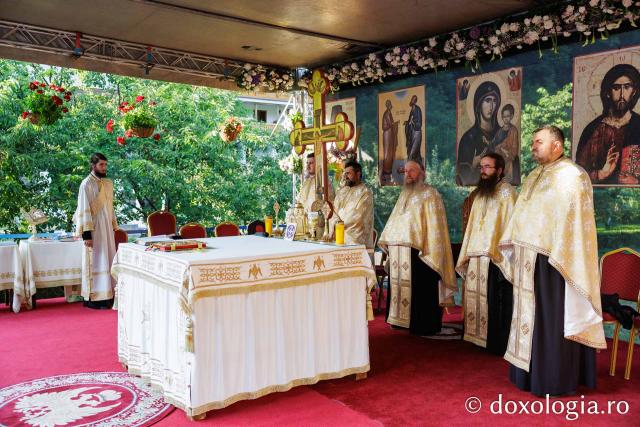 Priveghere la Mănăstirea Râmeț în cinstea Sfintei Cuvioase Filotimia