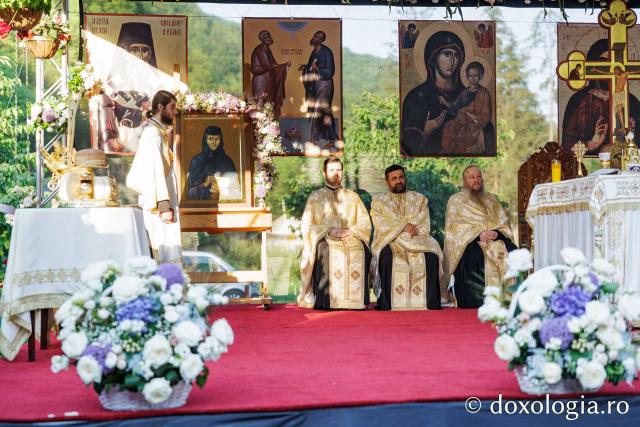 Priveghere la Mănăstirea Râmeț în cinstea Sfintei Cuvioase Filotimia