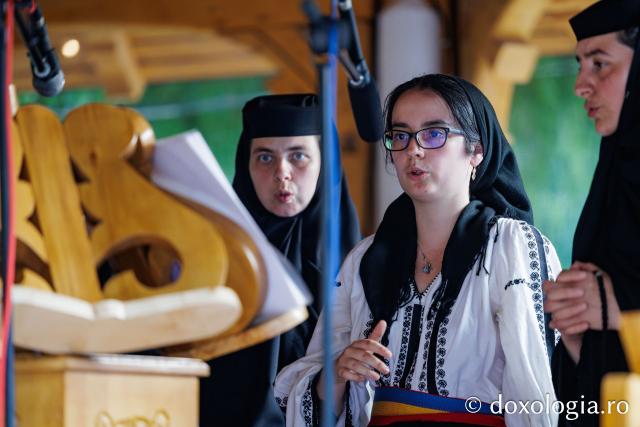 Priveghere la Mănăstirea Râmeț în cinstea Sfintei Cuvioase Filotimia