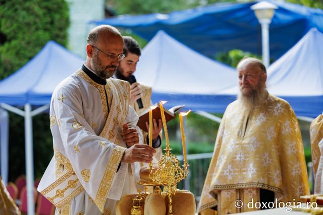 Priveghere la Mănăstirea Râmeț în cinstea Sfintei Cuvioase Filotimia