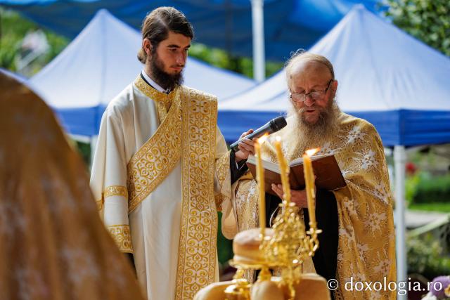 Priveghere la Mănăstirea Râmeț în cinstea Sfintei Cuvioase Filotimia