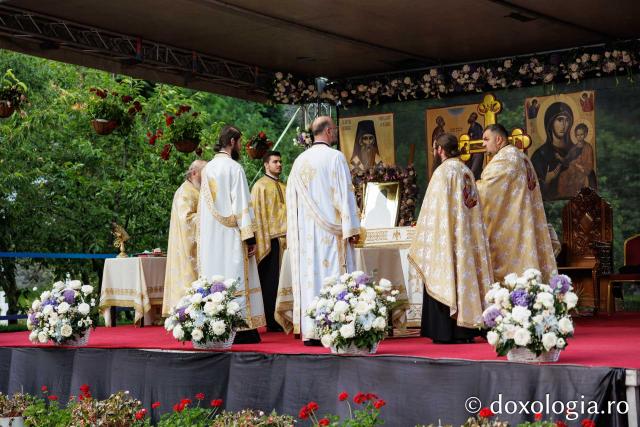 Priveghere la Mănăstirea Râmeț în cinstea Sfintei Cuvioase Filotimia