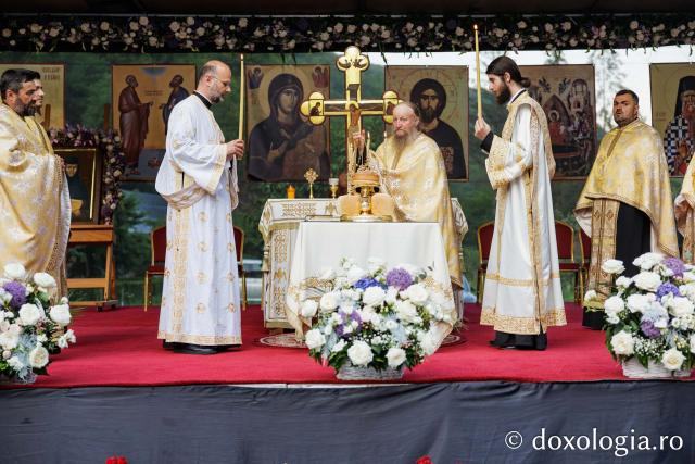 Priveghere la Mănăstirea Râmeț în cinstea Sfintei Cuvioase Filotimia