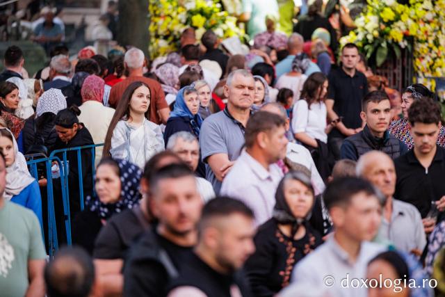 Slujbă de Priveghere în cinstea Sfântului Mare Mucenic Ioan cel Nou de la Suceava