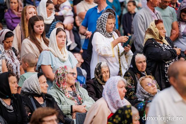 Slujbă de Priveghere în cinstea Sfântului Mare Mucenic Ioan cel Nou de la Suceava