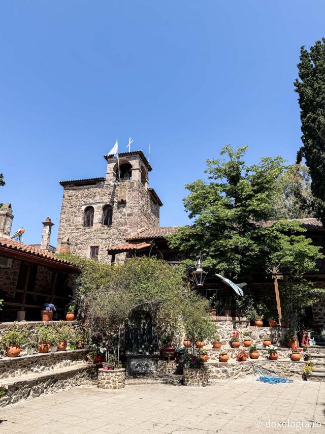 Mănăstirea „Sfântul Arhanghel Mihail” (Taxiarchis) din Insula Lesvos, Grecia