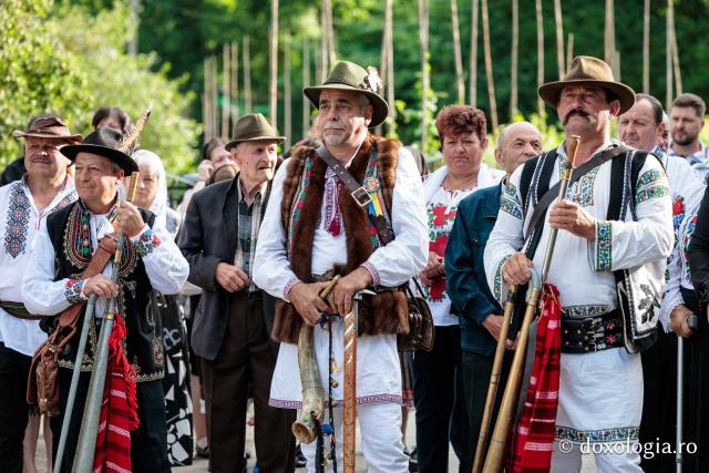 Rugăciune și bucurie – credincioși uniți sub ocrotirea Sfintei Olimpiada de la Fărcașa