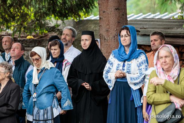 Rugăciune și bucurie – credincioși uniți sub ocrotirea Sfintei Olimpiada de la Fărcașa