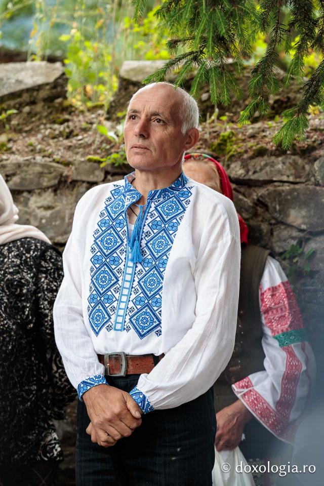 Rugăciune și bucurie – credincioși uniți sub ocrotirea Sfintei Olimpiada de la Fărcașa