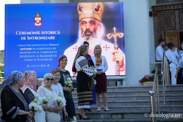 Slujba de întronizare a Înaltpreasfințitul Părinte Antonie în demnitatea de Arhiepiscop al Chișinăului, Mitropolit al Basarabiei și Exarh al Plaiurilor