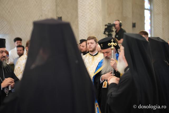 Slujba de întronizare a Înaltpreasfințitul Părinte Antonie în demnitatea de Arhiepiscop al Chișinăului, Mitropolit al Basarabiei și Exarh al Plaiurilor