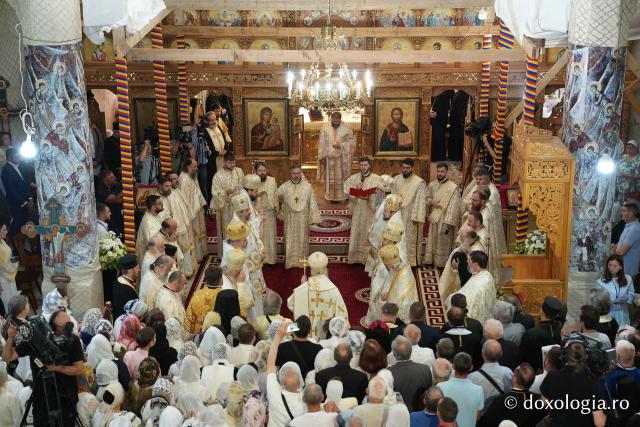 Slujba de întronizare a Înaltpreasfințitul Părinte Antonie în demnitatea de Arhiepiscop al Chișinăului, Mitropolit al Basarabiei și Exarh al Plaiurilor
