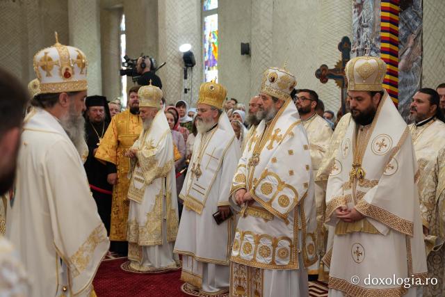 Slujba de întronizare a Înaltpreasfințitul Părinte Antonie în demnitatea de Arhiepiscop al Chișinăului, Mitropolit al Basarabiei și Exarh al Plaiurilor