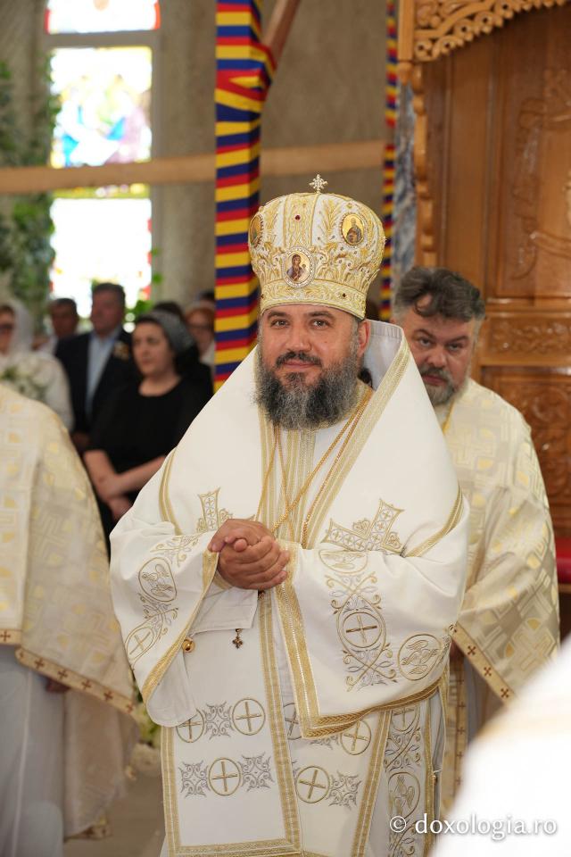 Slujba de întronizare a Înaltpreasfințitul Părinte Antonie în demnitatea de Arhiepiscop al Chișinăului, Mitropolit al Basarabiei și Exarh al Plaiurilor