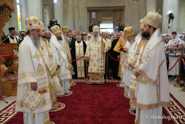 Slujba de întronizare a Înaltpreasfințitul Părinte Antonie în demnitatea de Arhiepiscop al Chișinăului, Mitropolit al Basarabiei și Exarh al Plaiurilor