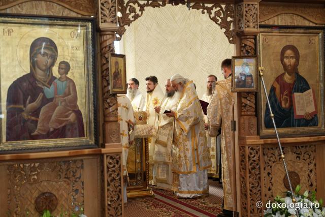 Slujba de întronizare a Înaltpreasfințitul Părinte Antonie în demnitatea de Arhiepiscop al Chișinăului, Mitropolit al Basarabiei și Exarh al Plaiurilor