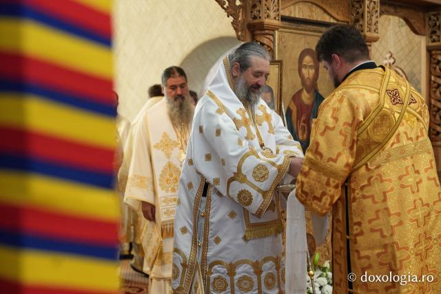 Slujba de întronizare a Înaltpreasfințitul Părinte Antonie în demnitatea de Arhiepiscop al Chișinăului, Mitropolit al Basarabiei și Exarh al Plaiurilor