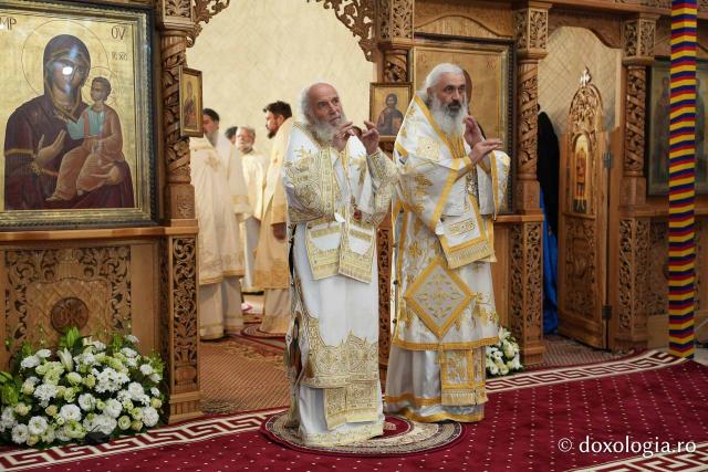 Slujba de întronizare a Înaltpreasfințitul Părinte Antonie în demnitatea de Arhiepiscop al Chișinăului, Mitropolit al Basarabiei și Exarh al Plaiurilor