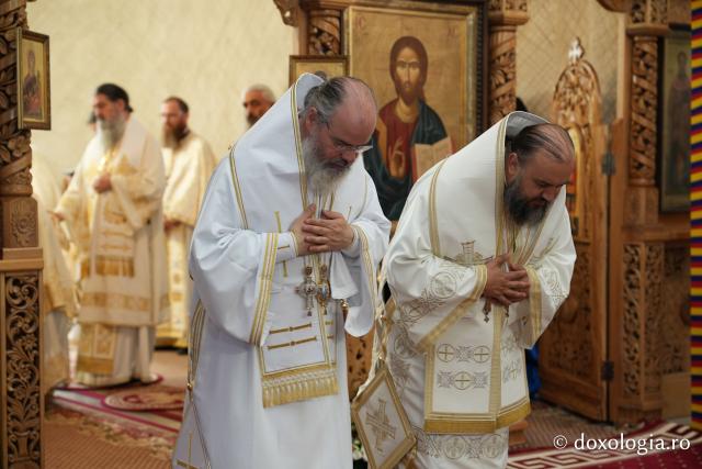Slujba de întronizare a Înaltpreasfințitul Părinte Antonie în demnitatea de Arhiepiscop al Chișinăului, Mitropolit al Basarabiei și Exarh al Plaiurilor