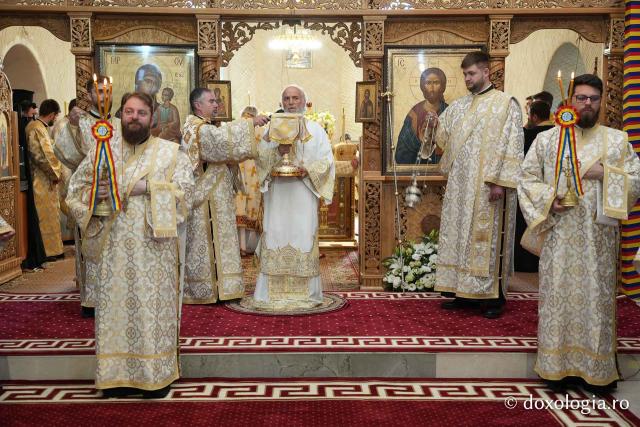 Slujba de întronizare a Înaltpreasfințitul Părinte Antonie în demnitatea de Arhiepiscop al Chișinăului, Mitropolit al Basarabiei și Exarh al Plaiurilor