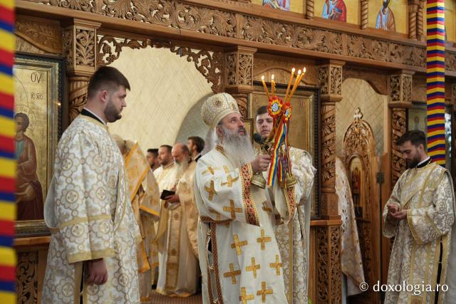 Slujba de întronizare a Înaltpreasfințitul Părinte Antonie în demnitatea de Arhiepiscop al Chișinăului, Mitropolit al Basarabiei și Exarh al Plaiurilor