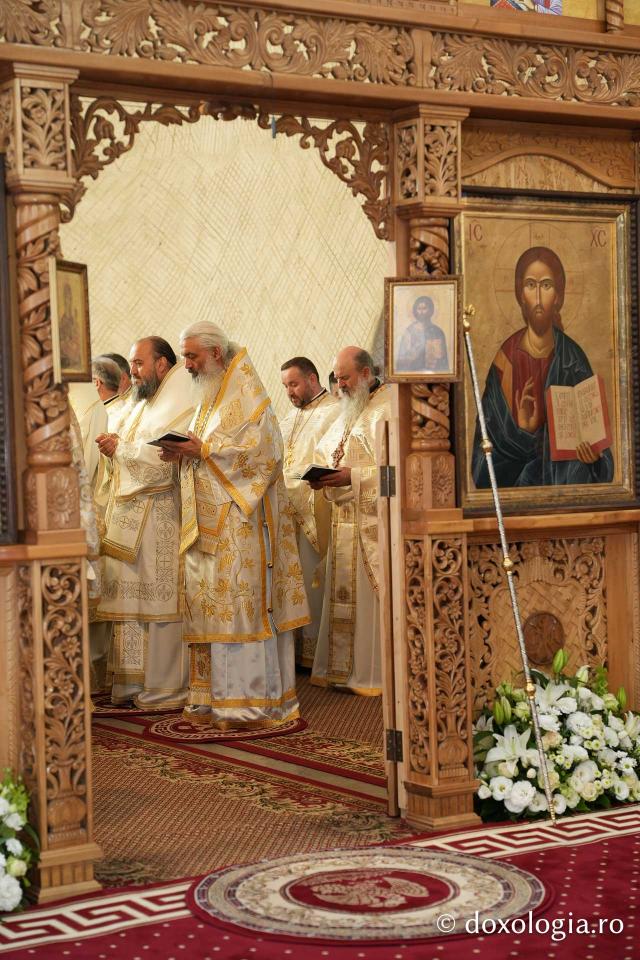 Slujba de întronizare a Înaltpreasfințitul Părinte Antonie în demnitatea de Arhiepiscop al Chișinăului, Mitropolit al Basarabiei și Exarh al Plaiurilor