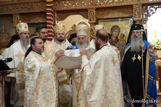 Slujba de întronizare a Înaltpreasfințitul Părinte Antonie în demnitatea de Arhiepiscop al Chișinăului, Mitropolit al Basarabiei și Exarh al Plaiurilor