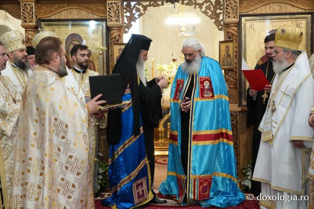 Slujba de întronizare a Înaltpreasfințitul Părinte Antonie în demnitatea de Arhiepiscop al Chișinăului, Mitropolit al Basarabiei și Exarh al Plaiurilor